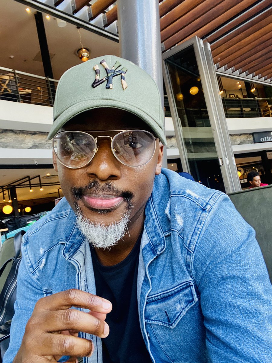 MorerianeTebogo's tweet photo. You looking @ 39 😛#39andbeyond #grace #januarybabe💚💙🖤 https://t.co/k4de5TVdc2