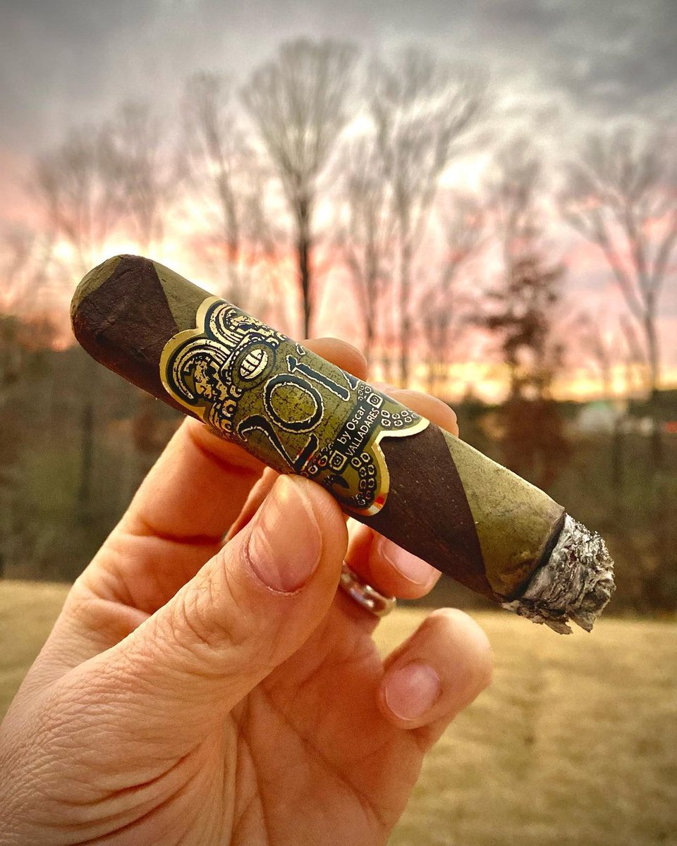 ovcigars's tweet photo. IG REPOST 📸 @meremortalslux
.
.
The 2012 Barber Pole, a very good smoke 😃🔥
.
.
.
#ovcigars #2012barberpole https://t.co/DjoeIUH4uN