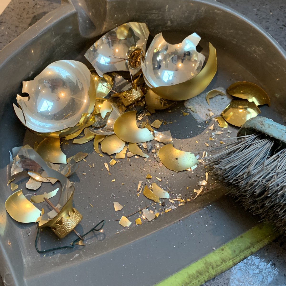 JimDavisOnAir's tweet photo. Hmm... How's your day going? #ChristmasDecsDown #ChrsitmasCleanUp #DecsDown #MoreHasteLessSpeed #Smashing! ๐๐คช https://t.co/bXunbwKbq8