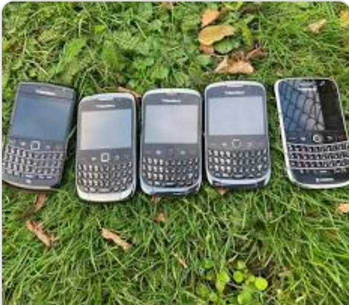 #vatsgyaan
Remember these? Everyone had a BlackBerry. Today they will stop working.Its stubbornness,failure to adapt, lack of consumer insight led to its demise.Are schools&amp;colleges headed that way?Or will they change and adapt?
#BlackBerry #school #college  #adaptandovercome