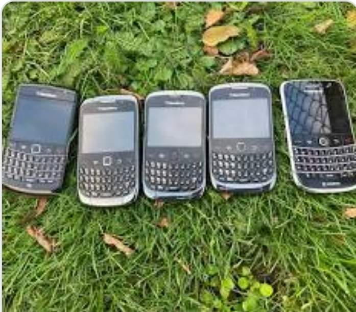 #vatsgyaan
Remember these? Everyone had a BlackBerry. Today they will stop working.Its stubbornness,failure to adapt, lack of consumer insight led to its demise.Are schools&colleges headed that way?Or will they change and adapt?
#BlackBerry #school #college  #adaptandovercome