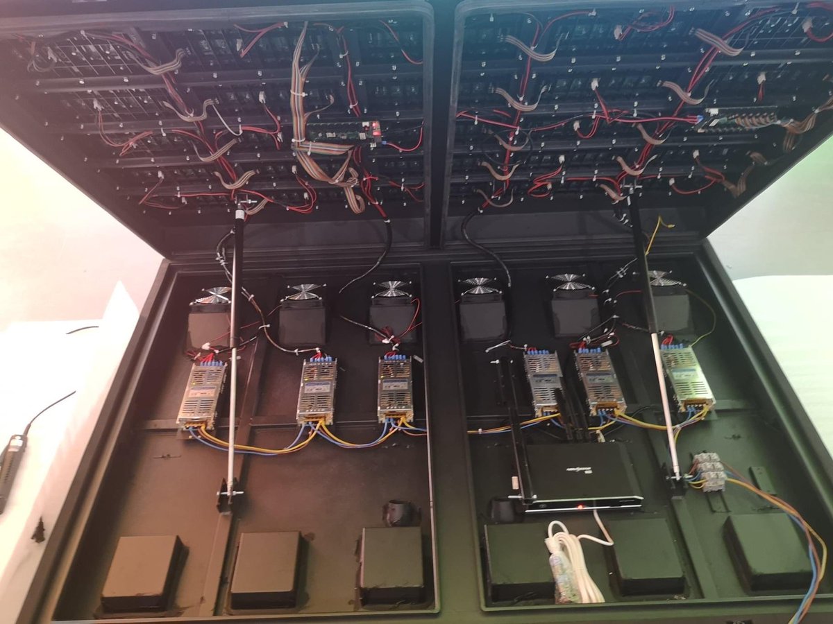 KingColor2008's tweet image. Outdoor Front maintenance LED display