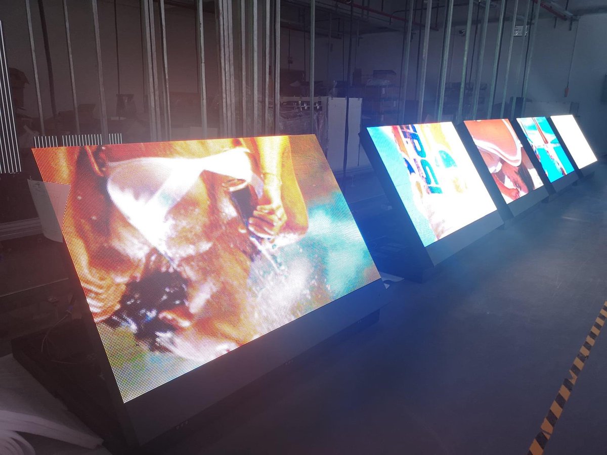 KingColor2008's tweet image. Outdoor Front maintenance LED display