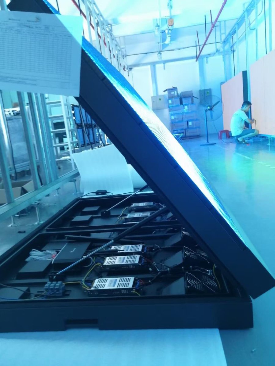 KingColor2008's tweet image. Outdoor Front maintenance LED display
