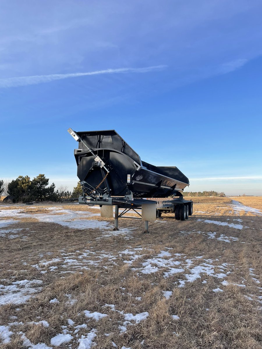 #Forsale 2021 Smithco high volume side dump. All options. RT’s appreciated. Dm for more details