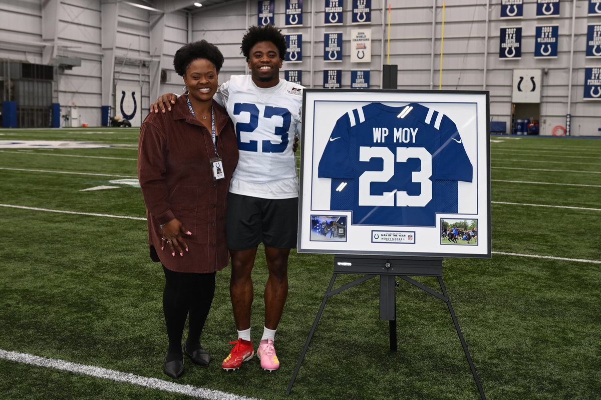 thewelltoday's tweet photo. RT to VOTE for an incredible person… MY GUY! @KennyKennyMoe3 💙

#WPMOYChallenge  
1 RT = 2 VOTES‼️ https://t.co/kOqakJcJwB