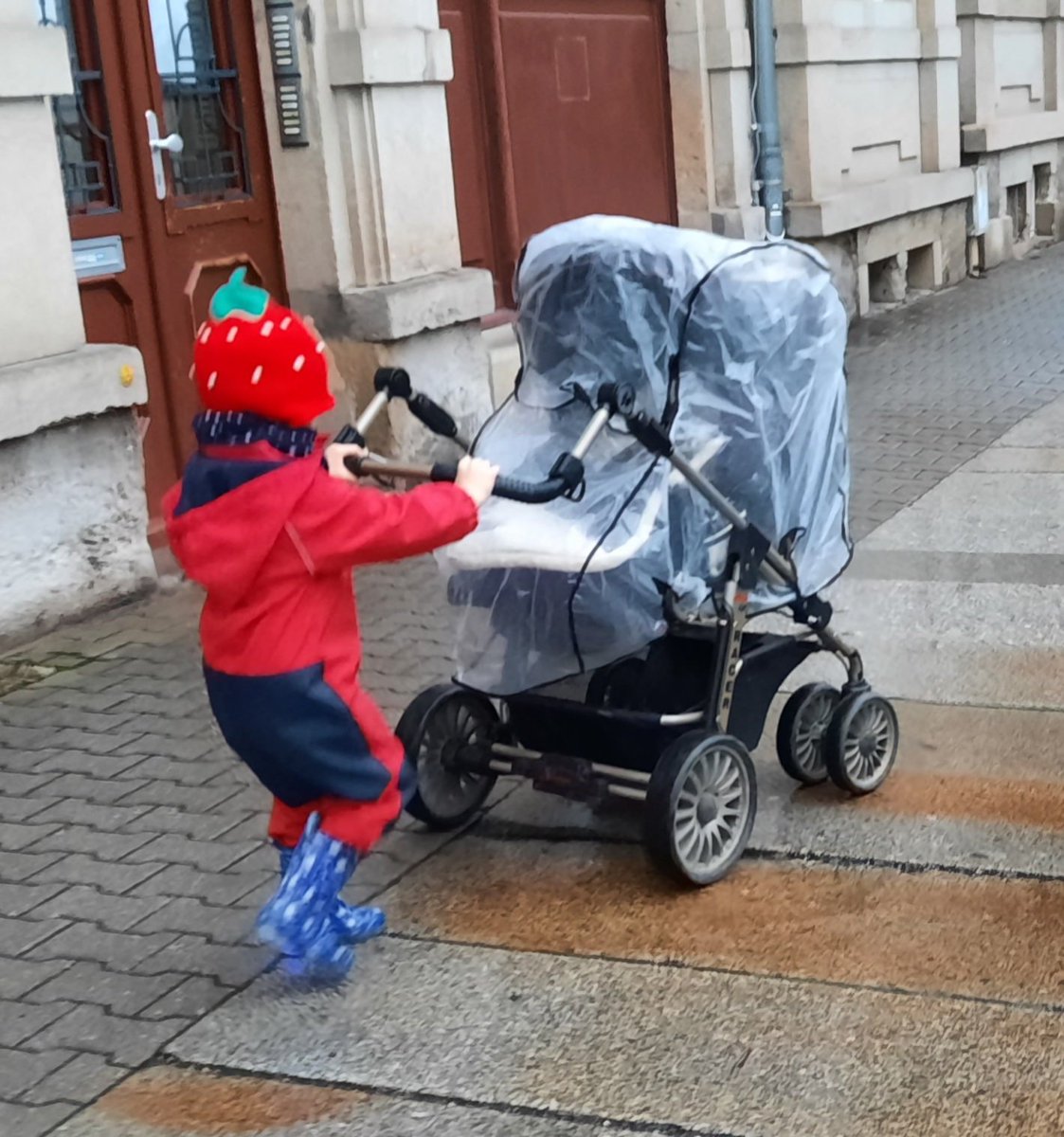 FolkMetalGirl1's tweet photo. So ein Spaziergang bei Nieselregen hat schon was. 💗 Vor allem hat man die Pfützen für sich allein... 😉
#Winterkind #Sommerkind #Regenwetter #Wunschkind|er https://t.co/ejaI3V0Vd2