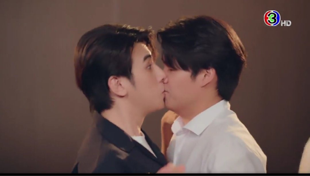 เต้นลำยังไงให้ชนคนอื่นเป็นไงละ 😘 #GenYss2EP3
