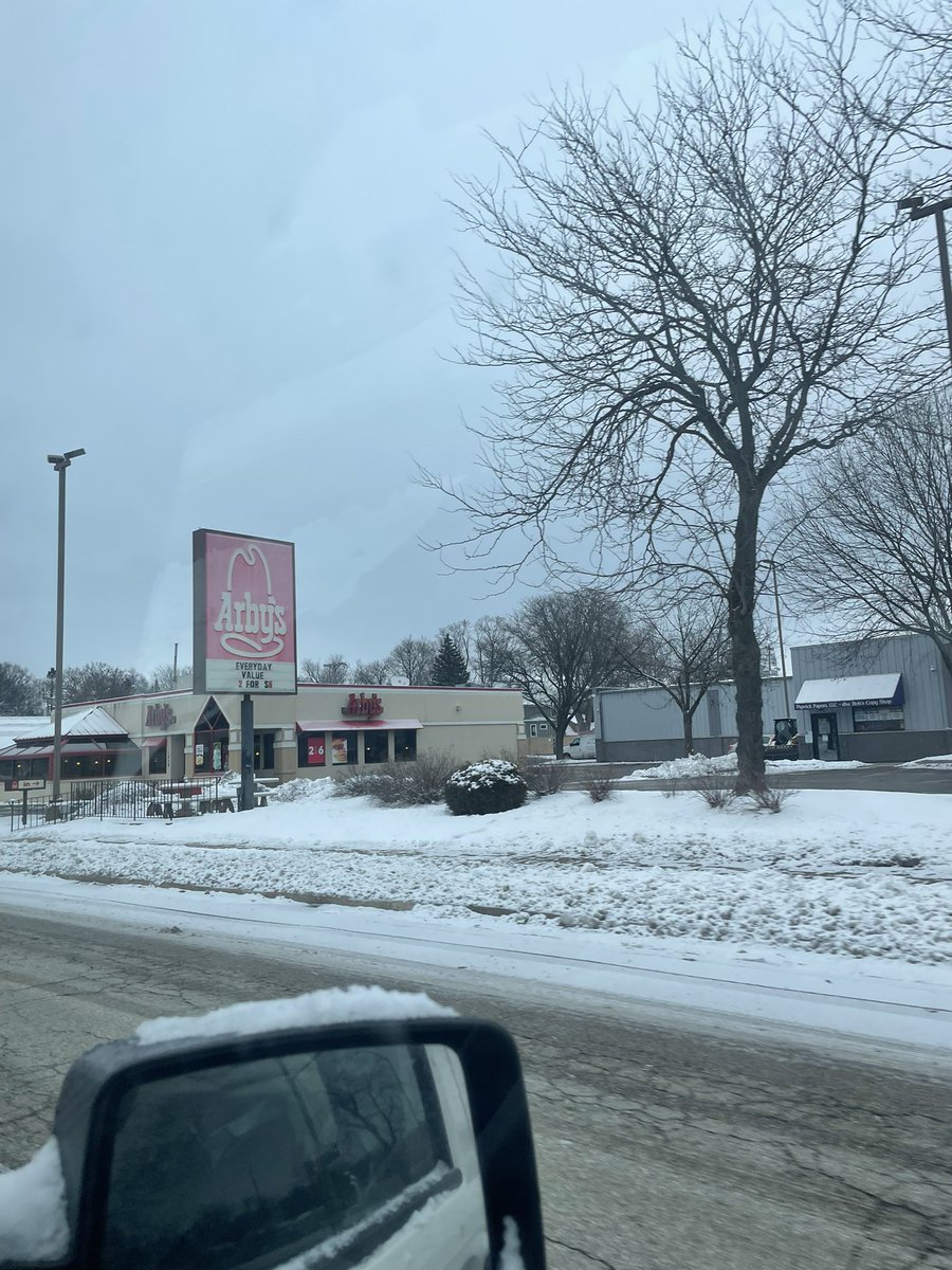 CaucasianJames's tweet photo. wisconsin has a certain type of charm to it this time of year https://t.co/GDqonEFXRl