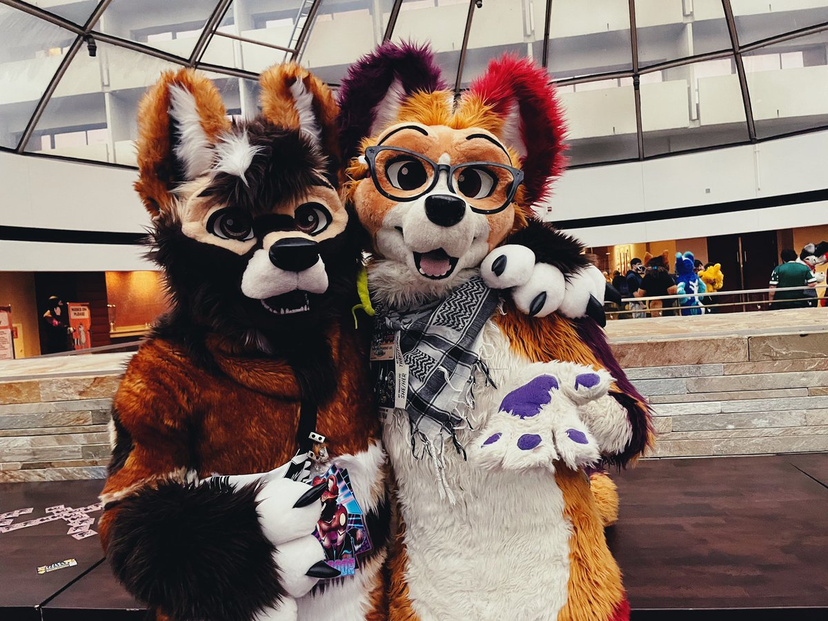 Cloudian0's tweet photo. What are some of your New Years resolutions?
🥰Tag the other suiter if you know them!💙
🏷 #furry #fursuit #furfest2021 #midwestfurfest2021 #furfest #midwestfurfest #furrymachine #mischeifmakers https://t.co/zA1DJnXKNi