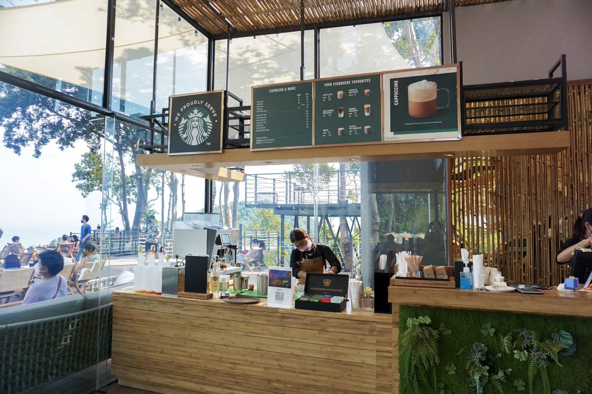 ChewPhuket's tweet photo. STARBUCKS สาขาใหม่ในภูเก็ตวิวจึ้งมากกกกก✨ อยู่บนเขาเห็นวิวทะเลแบบ 180 องศา🌊 สาขานี้จะอยู่ในโรงแรม sinae phuket คนนอกเข้าได้มีรถโรงแรมพาขึ้นเพราะทางชันมากกกกกหวาดเสว
@aroii @kinjubkinjib @Kin24hrs #รีวิวภูเก็ต #อร่อยบอกต่อ #chewph https://t.co/5oSdQkAfN3
