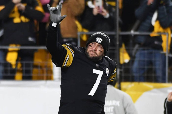 QCHSPantherPack's tweet photo. @_BigBen7 played an honorable last home game in Pittsburgh leading the @steelers to a 14-26 victory over the @Browns !!! @bakermayfield @TeamJuJu @NFL #NFL #NFLPlayoffs #ESPN #ESPNFB #NFLTwitter #BigBen7 https://t.co/lJo9cTtP1M