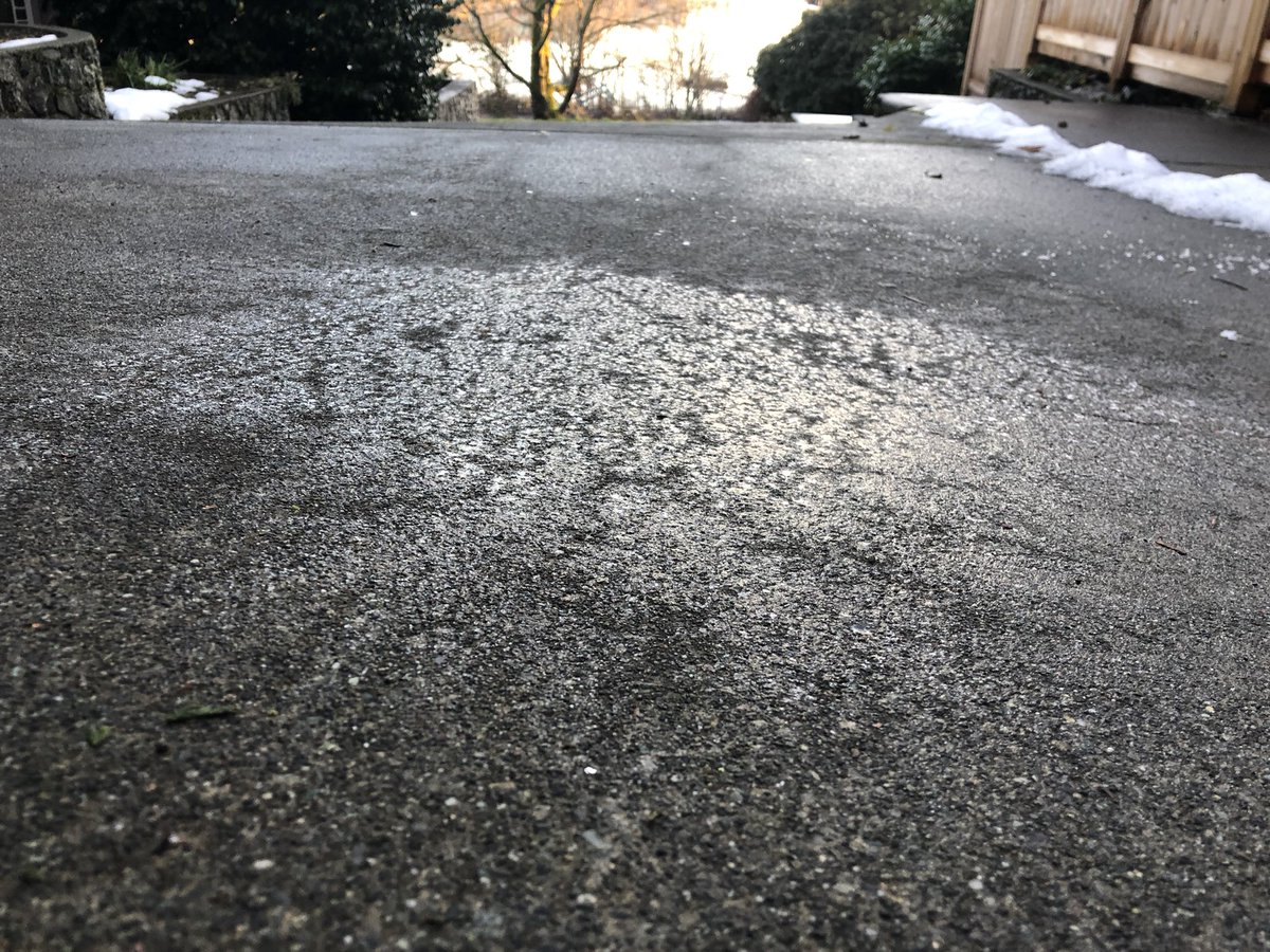 armelcastellan's tweet photo. You might look at temperatures around town this morning - all above 0°C, and think to yourself, I am safe from black ice… but you would be very wrong and hopefully uninjured! Those temps sensors r @ 1.5m and not at the surface of the ground. #micrometeorology #BCIce #BCCold https://t.co/WxuMgprNyQ
