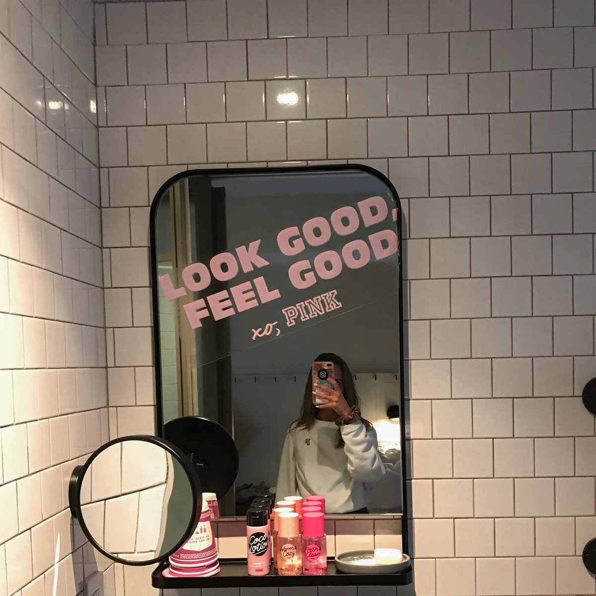 rebecca_kateee's tweet photo. here’s your sign to apply as a @vspink campus rep. ⚡️ 

apply via the link in my bio now until Jan. 31 — and big news!!! apps are open to ALL schools this year. What are you waiting for?!

#PINKReps #PINKAlum https://t.co/nRzJMMU2QQ