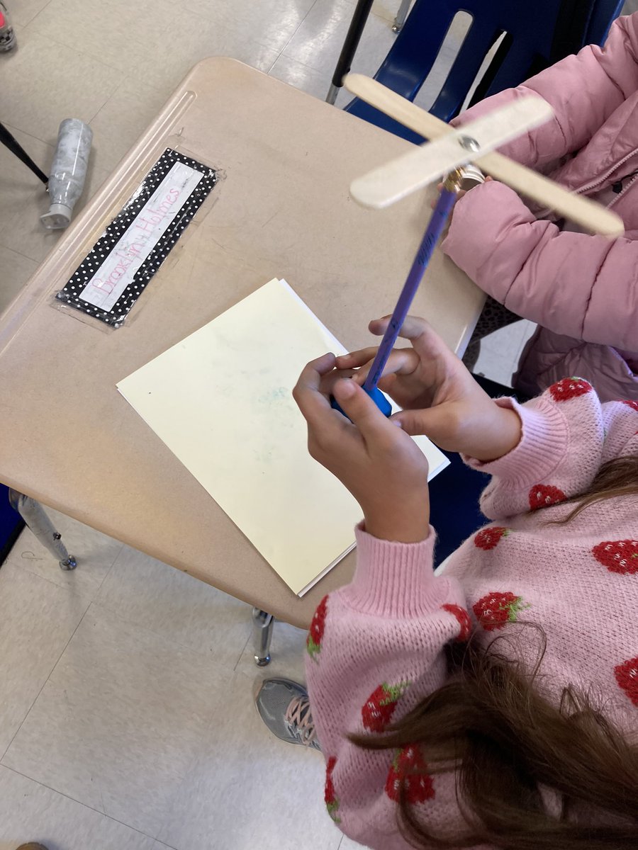 MrsBartley4's tweet photo. Back from break and already our meteorologists are engineering anemometers to test wind speed!@CESGoPanthers @MTinsman_edu https://t.co/adFQa7FGWM