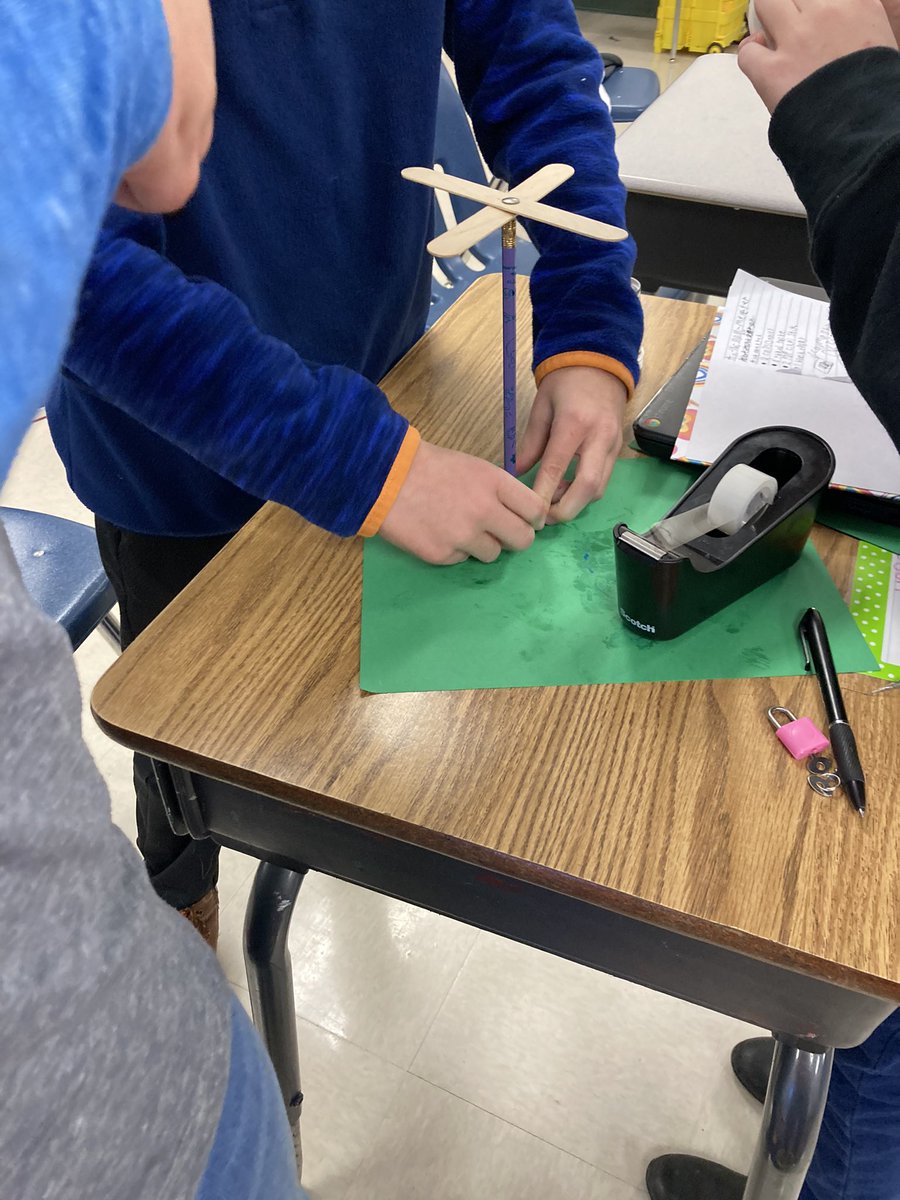 MrsBartley4's tweet photo. Back from break and already our meteorologists are engineering anemometers to test wind speed!@CESGoPanthers @MTinsman_edu https://t.co/adFQa7FGWM