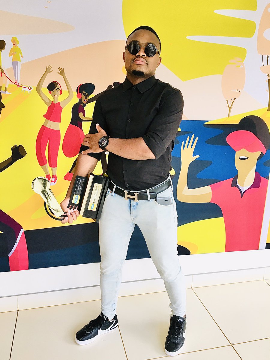 deeyoumnguni's tweet photo. THANK YOU LORD FOR THIS TALENT 👏🏆🏆🏆🏆🏆🙌🏽 #TiniTwitter #mtnswamaawards https://t.co/RjIuJJvYI8