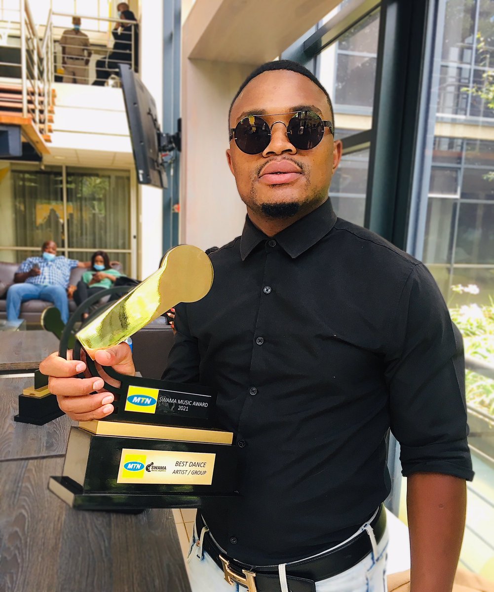 deeyoumnguni's tweet photo. THANK YOU LORD FOR THIS TALENT 👏🏆🏆🏆🏆🏆🙌🏽 #TiniTwitter #mtnswamaawards https://t.co/RjIuJJvYI8