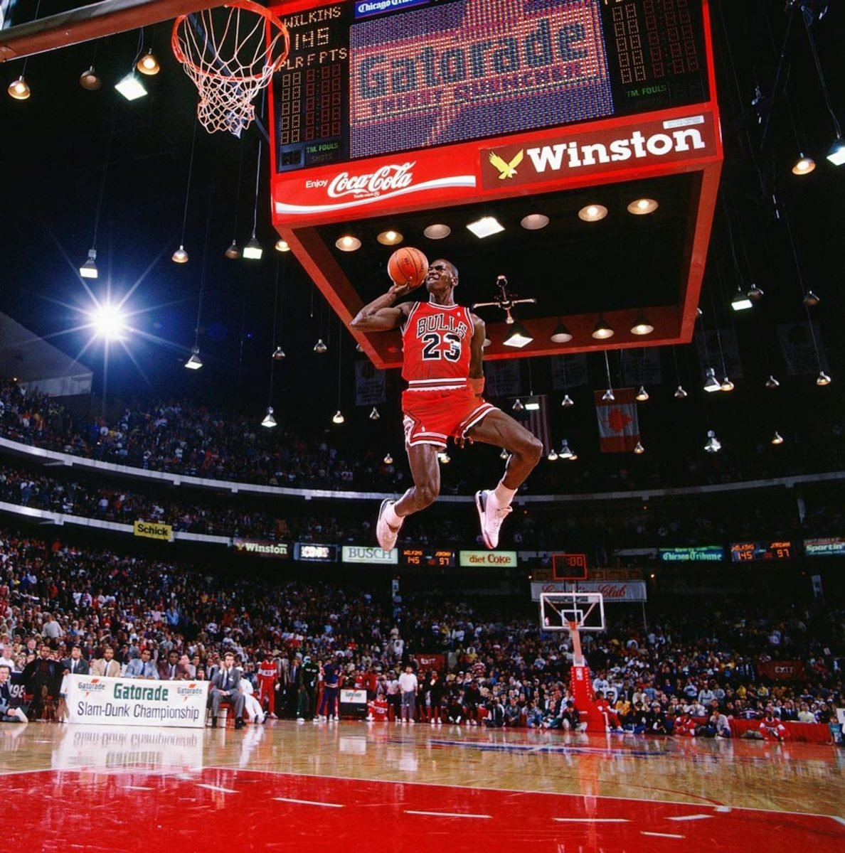 altieribruno's tweet photo. Hoy traigo un hilo diferente para compartir. Los mejores 23 partidos de la carrera del 23. Un recorrido por la vida deportiva de Michael Jordan, el mejor jugador de todos los tiempos. ¿Están listos? Aquí vamos. https://t.co/FEHo4iRdKD
