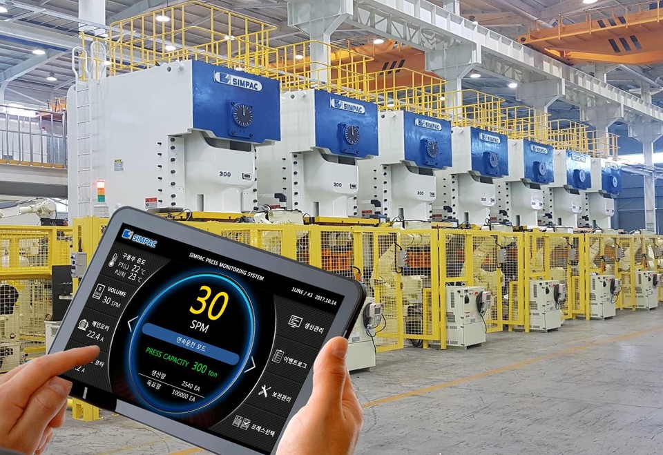 simpacamerica's tweet photo. Start the #NewYear right by reducing downtime &amp; costs! Establish a management system that can #monitor multiple #presses simultaneously with #SIMPAC’s #SPMS #presscontroller. The SPMS is a user-centered interface created to incorporate #IIoT into future/existing SIMPAC presses. https://t.co/wuahe05e76