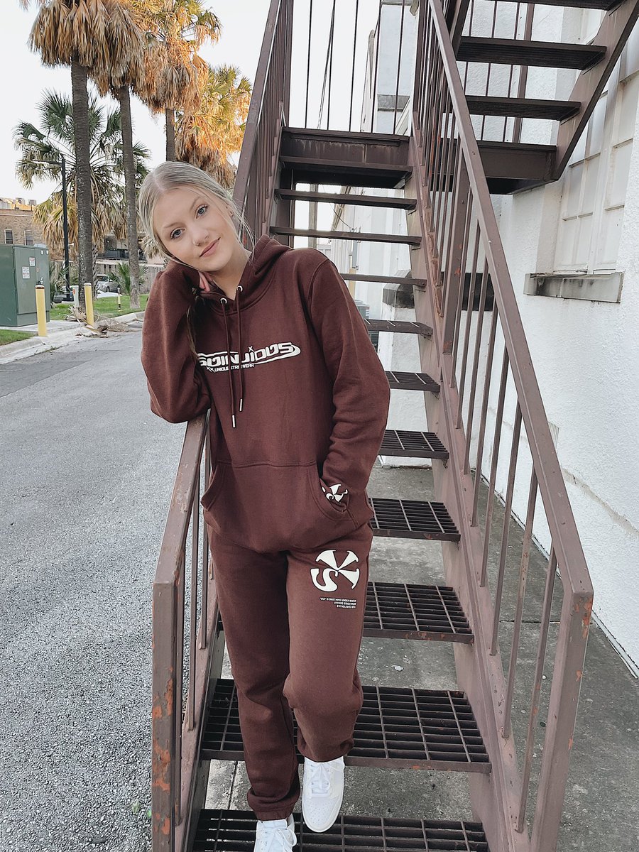 _chaaance's tweet photo. Looking for some clothing for this cold weather .. tap n with my new tracksuits i dropped w/ my clothing brand, Suinvious. A like or rt will be the least y’all can do to support my business. Thank you 🖤 https://t.co/OBFUVuCJ4n