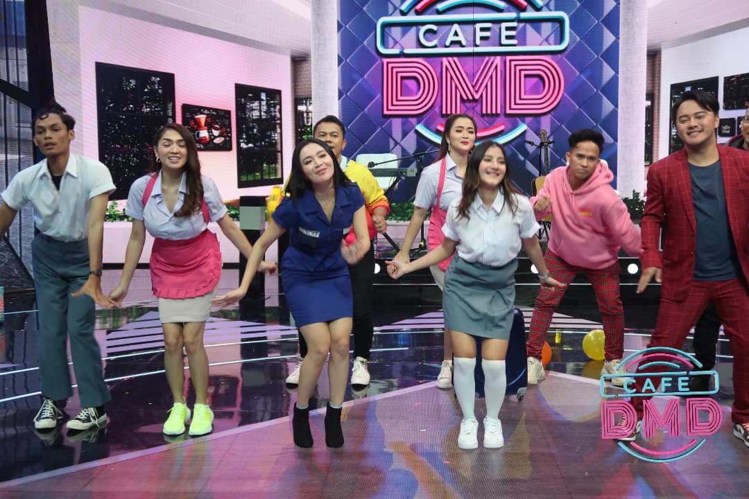 dmdmnctv's tweet photo. Yeeaay!! Terima kasih bestieee udah nongkrong asooy di Cafe @dmdmnctv ! 🤩

Sampai bertemu besok malam lagi di #CafeDMD @Official_MNCTV yah! https://t.co/lFzgISfHZt