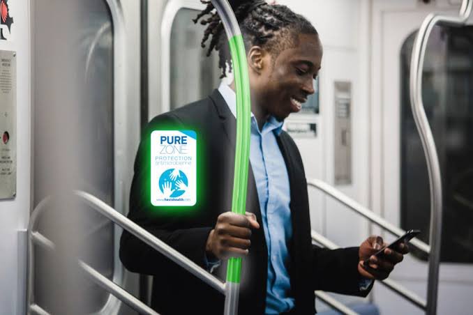BlueProtect_'s tweet photo. Protection sanitaire maximum pour les transports en communs avec le #filmantimicrobien fabriqué en 🇫🇷. Il élimine pendant 5 ans plus de 99,9% des bactéries et virus en continue. 

Qu’en pensez-vous ? @ParisAeroport @GroupeSNCF @FlixBus_FR @BlaBlaCar_FR @olivierveran @RATPgroup https://t.co/8kVcMaF3YC