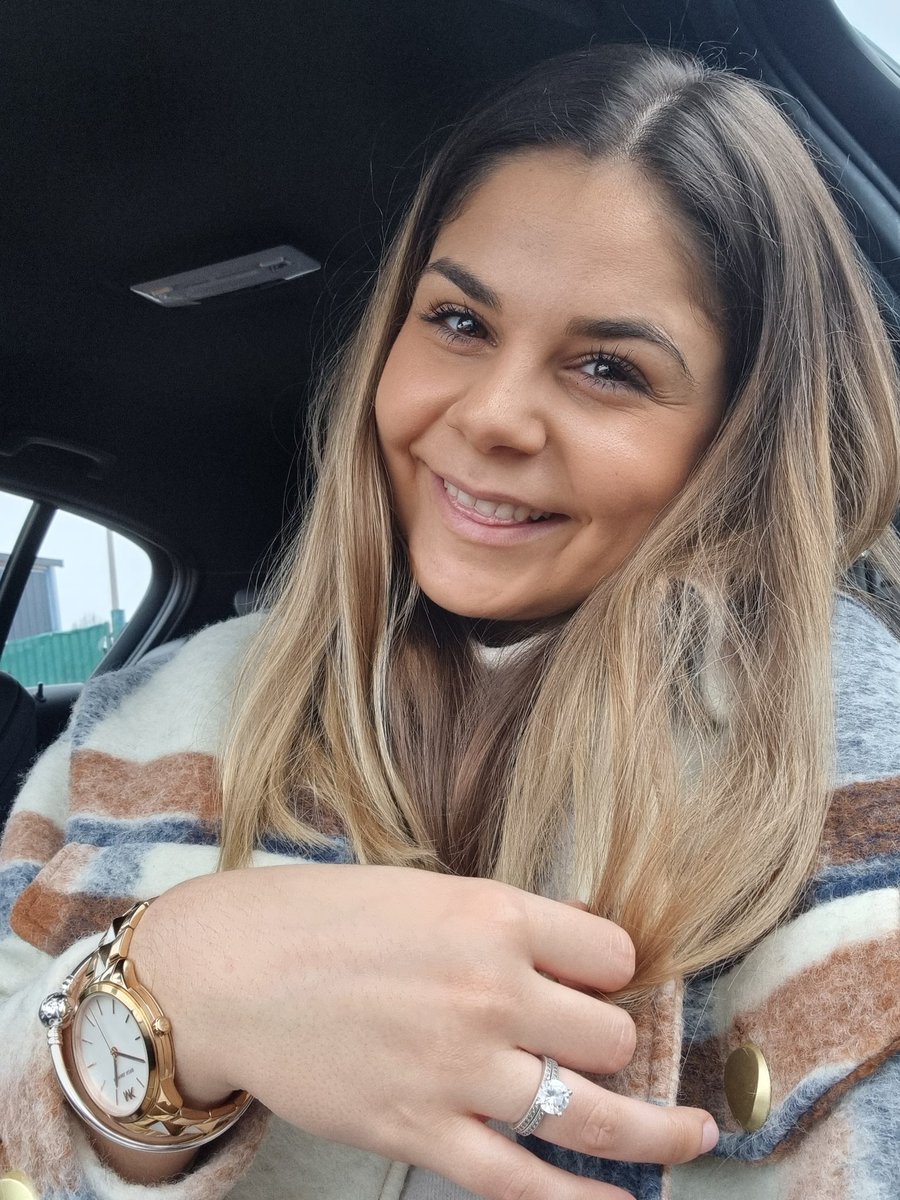 sofscspereira1's tweet photo. Eu adoro o dia do meu aniversário, bem vindos 25 🎆🎇 https://t.co/79vdrwkObC