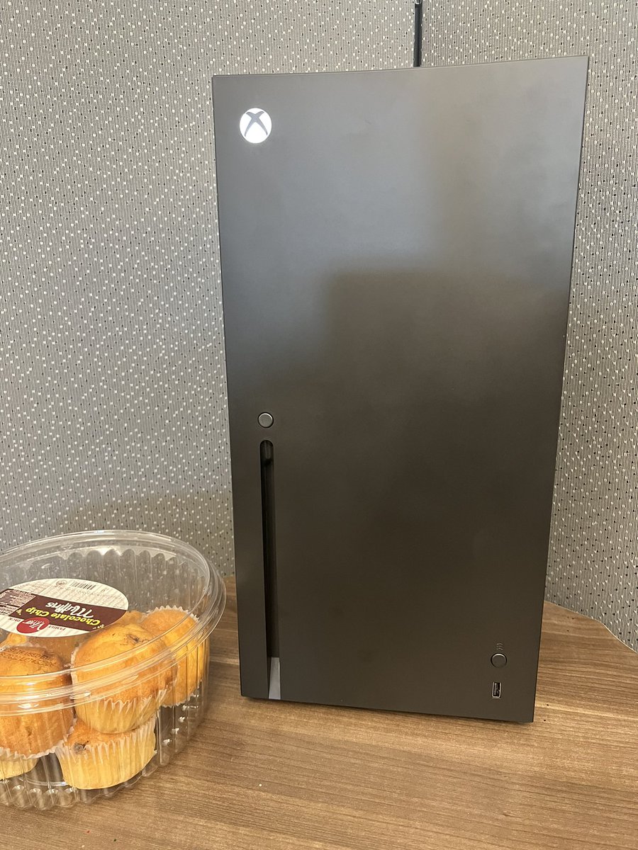 CuboidalJester's tweet photo. @Xbox taking advantage of a meme. Well played. https://t.co/xT0Cx0Vl4T