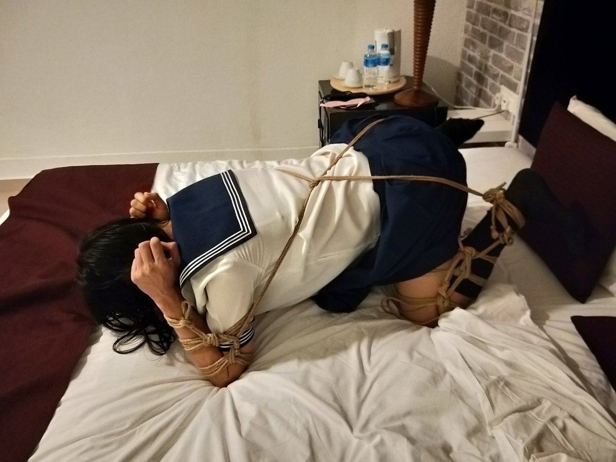 Emilie_Sub's tweet photo. 绳师:
@sleepyjack130

#着衣緊縛 #拘束　#束缚　#縛り #ropebunny  #女装 #CD  #shibari #伪娘  #男の娘 https://t.co/hmAhC1oV0d