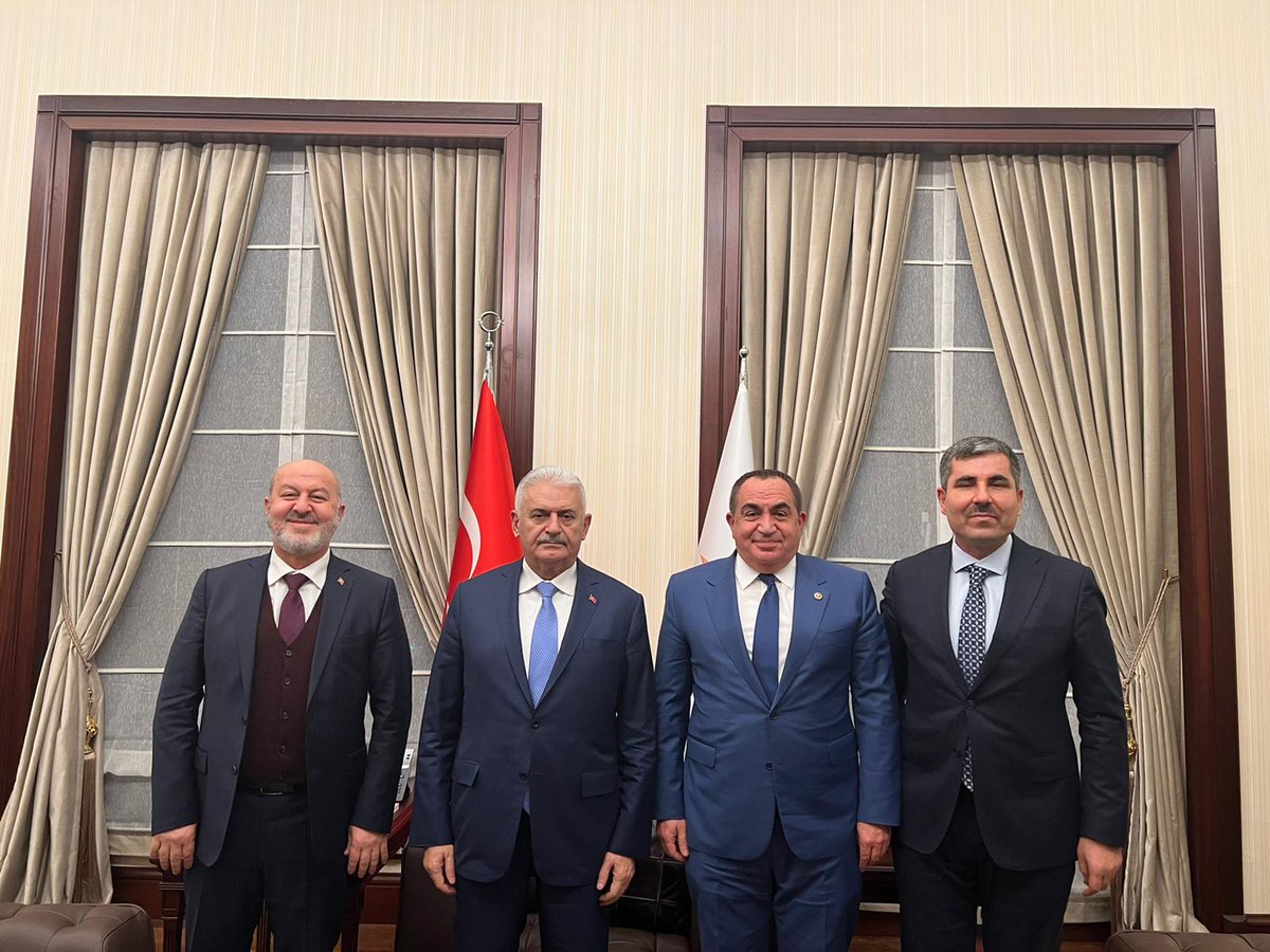 Milletvekilimiz Sn.<a href="/eminsimsekmus/">Mehmet Emin Şimşek</a> ve Belediye Başkanımız Sn.<a href="/Feyat_ASYA/">Feyat Asya</a> ile birlikte Genel Başkan vekilimiz Sn.Binali Yıldırım'ı makamında ziyaret ederek,ilimiz ile ilgili istişarelerde bulunduk.

Kabulünden ve gösterdiği ilgiden dolayı kendilerine şükranlarımı arz ederim. 
<a href="/BY/">Binali Yıldırım</a>