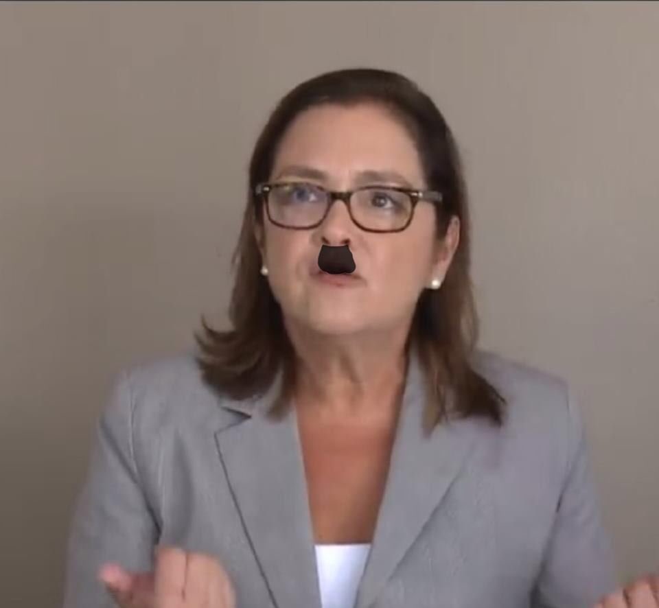 ElTrompudo2022's tweet photo. FAMILIA DE CRIMINALES!

Roberto Mathies Hill le robó 1250 millones de colones ($150 millones) a muchos jubilados, caso INSEPRO – FINSEPRO. Ahora su prima Alexandra Hill, nos quiere robar 254 millones de dólares! https://t.co/IkokoA1h5i