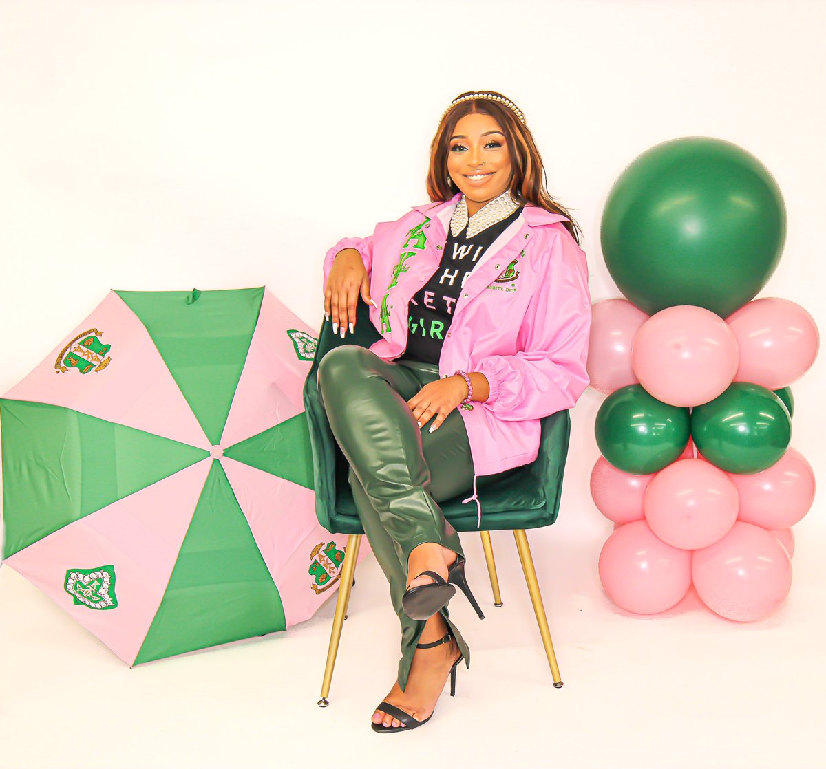 _its_alexa__'s tweet photo. On 12.19.21, I PHinally made it to AKAland, and it’s Oh so Pretty💕 Delayed but never Denied, the grass is greener on the pink side😉 #AKA1908 #AKA #PhirstandPhinest #Fall21 #PhirstDayOut #SkeeWee https://t.co/hiUnEywnVc