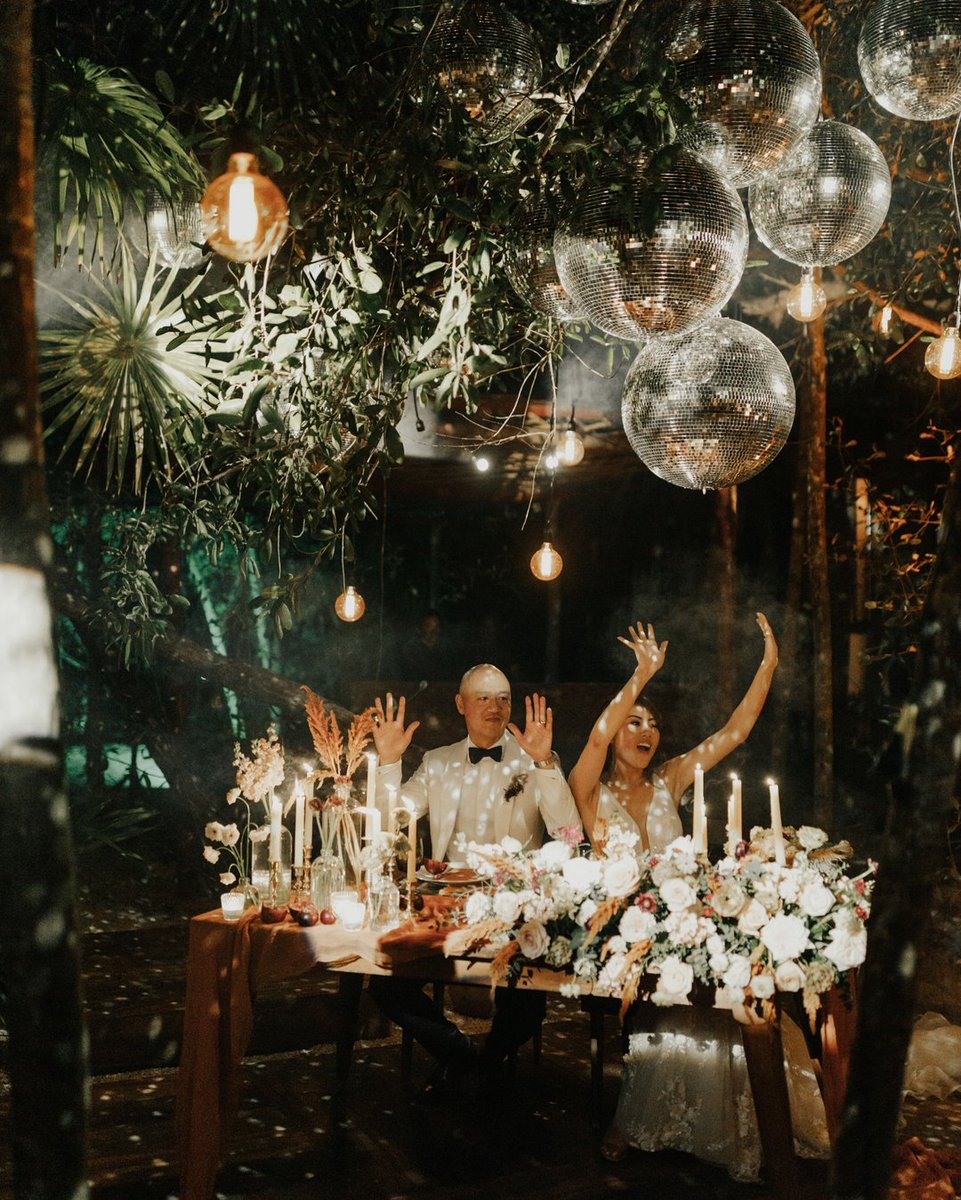 Congratulations to all couples who recently got engaged, have been engaged, and are looking forward to 2022 with their significant other. We can't wait to help bring all your visions to life this New Year 📸