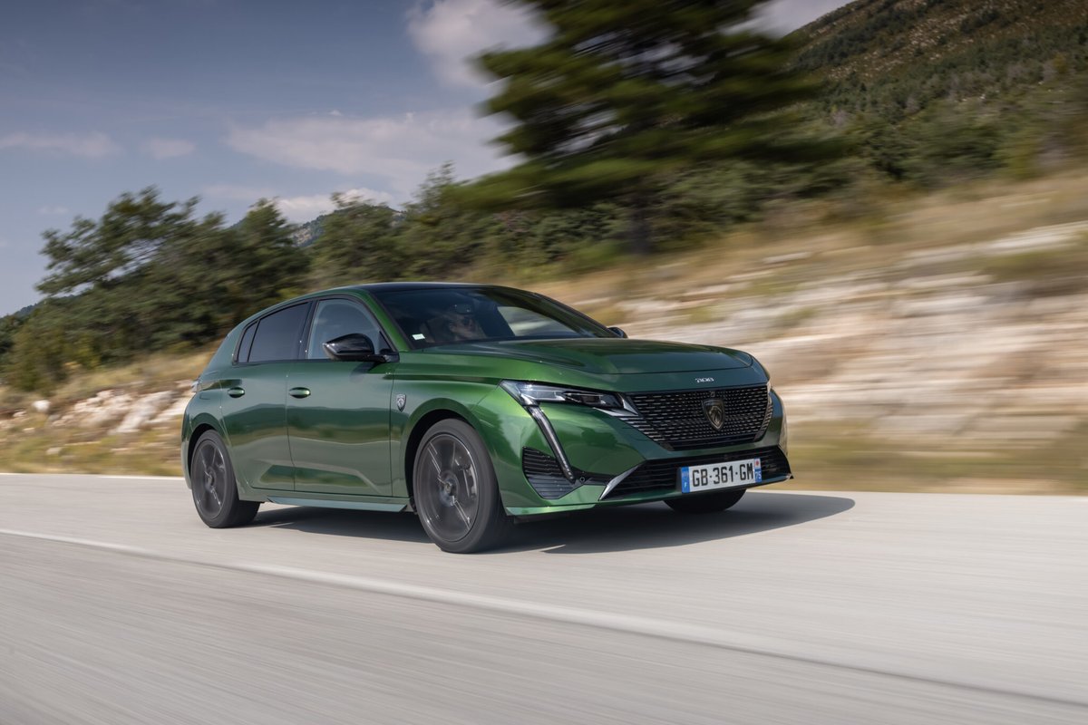 TopGearNL's tweet image. De nieuwe 308 rijdt fijn, al mist hij op digitaal vlak wat gebruiksgemak: topgear.nl/autotests/peug…
📷: © Peugeot
🚗: #Peugeot #Peugeot308 #Csegment #Frankrijk #autonieuws #auto