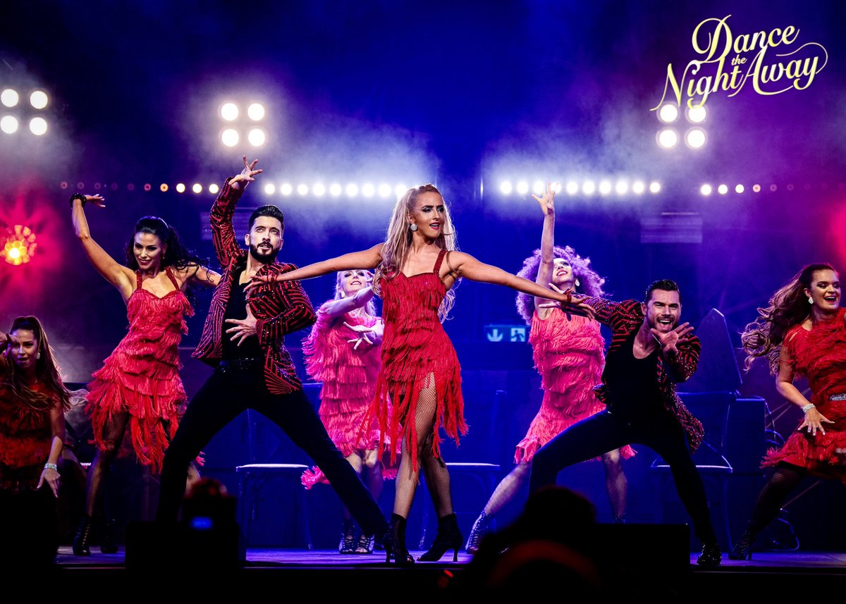 SHOW ME HOW YOU BURLESQUE 💃🏻 Performing @DubaiOpera with @DTNAShow ✨ #dancethenightaway #dancethenightawayshow #aaronandjasmine #aaronandjasminedance #ballroom #latin #roaring20s #dubaiopera #dubai #mydubai #showtime