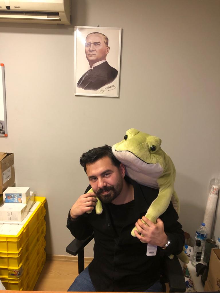 alikemalss's tweet photo. İş arkadaşım 🐸 https://t.co/WNsc2ruzdu