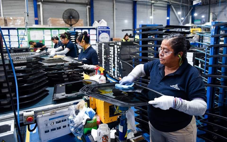 AnaCecilia_Rdz's tweet photo. Cómo parte del Plan Integral de Reactivación y Reapertura Económica 2021, instruido por el gobernador @cuauhtemocb10 , en la @SDEyT_Morelos  implementamos estrategias para el fortalecimiento del sector productivo y el desarrollo económico de la entidad. https://t.co/bdrBuX9XQ4