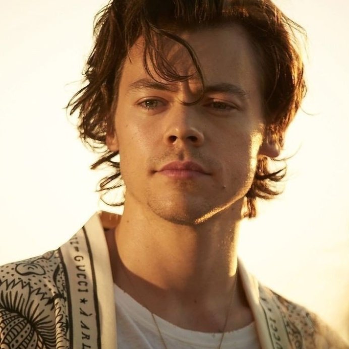 hrrypshoots's tweet photo. Harry Styles for Gucci Mémoire D'une Odeur, 2019. https://t.co/D6HS9w7EcI
