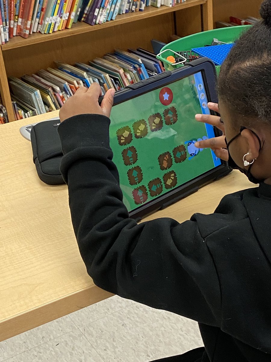 ftsd_jensen's tweet photo. Coding with the kindergartners. Love love love.  #fisherprice #codeapillar @FTSD_Roebling https://t.co/sRfeZqVu8M