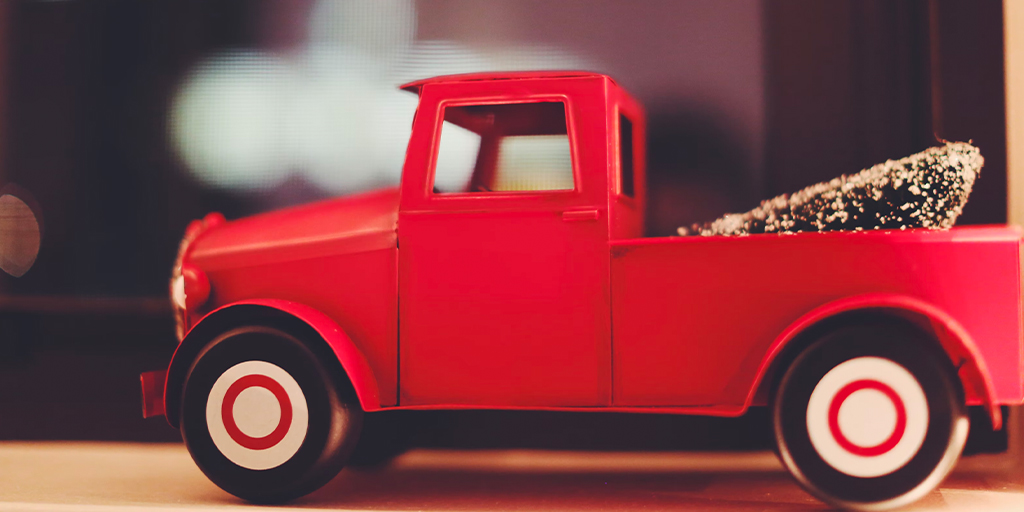 Dale otra vida a los juguetes. Recíclalos con tan solo una mano de pintura Acualux de TITANLUX, que además cuenta con el Sello de Juguetes, garantizando la máxima seguridad en su manipulación por parte de niños.