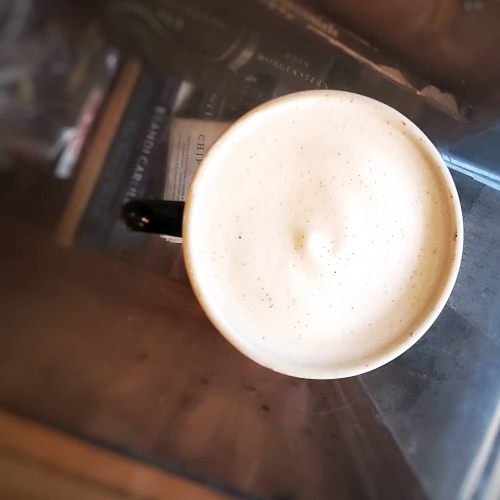 Hello Winter, Hello Smoky Fog❄
Meet our new tea latte, the Smoky Fog! It's full of sweetness from our house made vanilla syrup, velvety steamed milk &amp; smoldering goodness from lapsang souchong black tea that's smoke dried over a pinewood fire 🔥 instagr.am/p/CYUKM2ZLzgC/