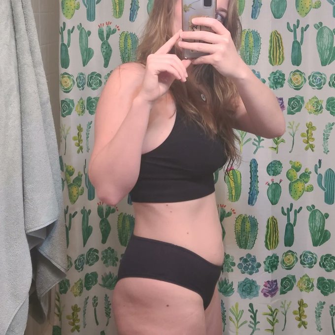 Before vs. after with my weight loss journey 💪 180lbs down to 131lbs and putting on muscle! https://t