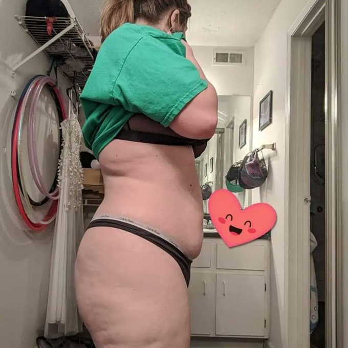 Before vs. after with my weight loss journey 💪 180lbs down to 131lbs and putting on muscle! https://t