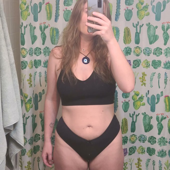 Before vs. after with my weight loss journey 💪 180lbs down to 131lbs and putting on muscle! https://t