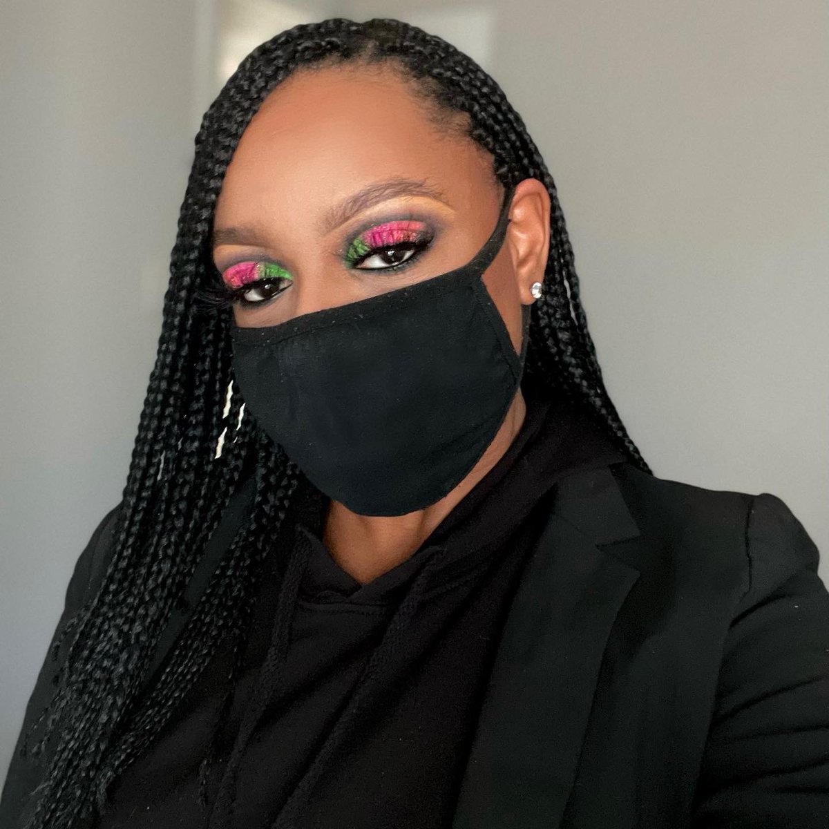 adorechristian's tweet photo. one thing about me, im gonna serve a look . #MUA #BeyondBronzed✨ https://t.co/uQ5ggpuf3c