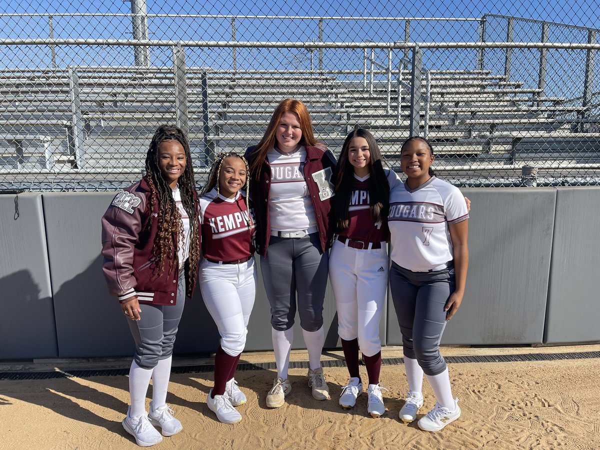 It’s pretty rewarding to share the experiences with student athletes who handle their business in the classroom and on the field! 🙏🏼 I wish all of you much more success and joy! 🙏🏼 God bless all of you! Congratulations!! #KempnerSoftball
