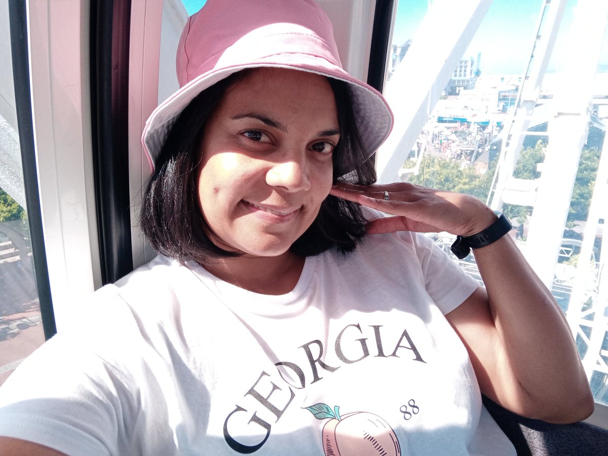 GadijaPetersen's tweet photo. From #CableCar to #Boatride to #CapeWheel Capetown sure is the place place to celebrate your #Birthday https://t.co/Om6tnS9O7o