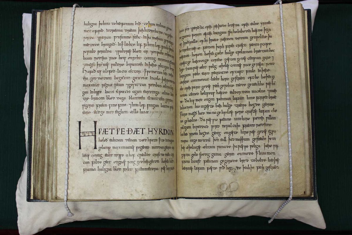BBCDevon's tweet photo. Fancy a new job? @ExeterCathedral is looking for a 'Riddler in Residence' to help today’s young people untangle the poetry in its famous 10th century #ExeterBook. More Wednesday 7.50am. Listen live:
https://t.co/zBJlOUJFk9 https://t.co/YrLuMn2jQI