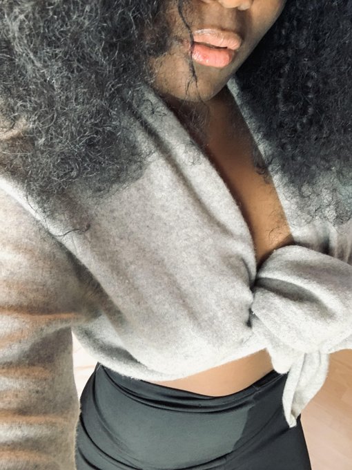 N'oublie pas de m'&eacute;couter et de te branler aujourd'hui (les deux hein). https://t.co/ch85Bw4q5O